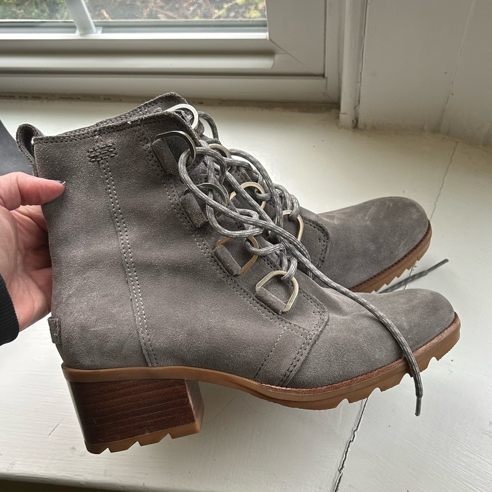 Sorel Womens Cate Lace Boot Waterproof Suede Rain Bootie Quarry Gum 8.5
EUC